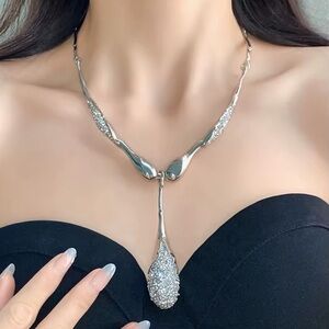 Solanales Crystal Teardrop Collar Necklace Silver Alexis Bittar N29